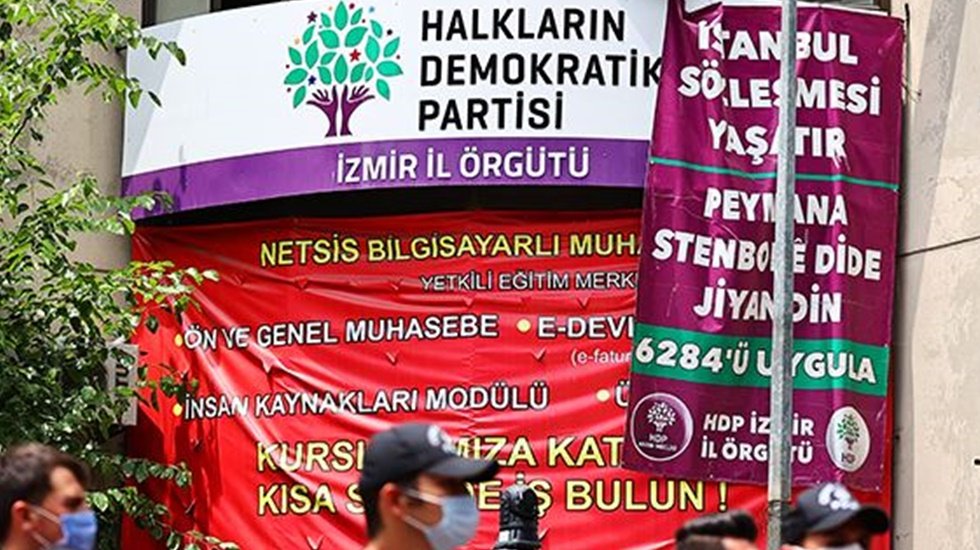 HDP İzmir İl Başkanlığı&rsquo;na yapılan silahlı saldırının yankıları s&uuml;r&uuml;yor