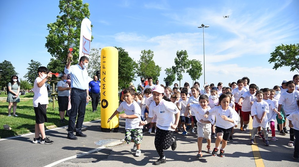 Kadıköy’de Cadde 10k Spor Festivali renkli görüntülere sahne oldu