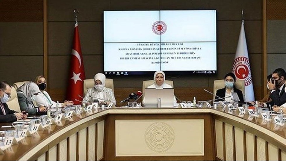 Kadın komisyonunda kriz! AKP&rsquo;li kadınlar cinayetler i&ccedil;in kadınları su&ccedil;ladı