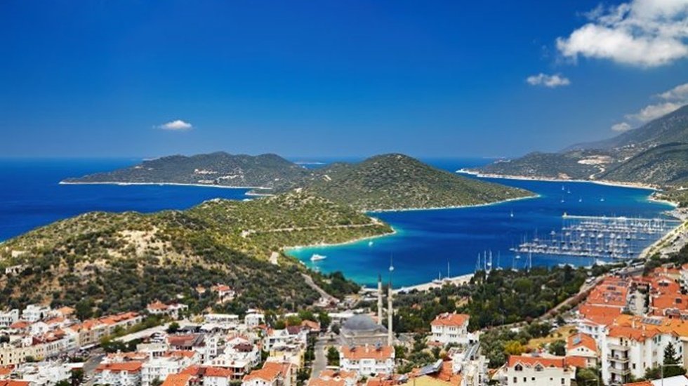 &ldquo;Kaş, ka&ccedil;ak yapılaşmanın merkezi haline geldi&rdquo;