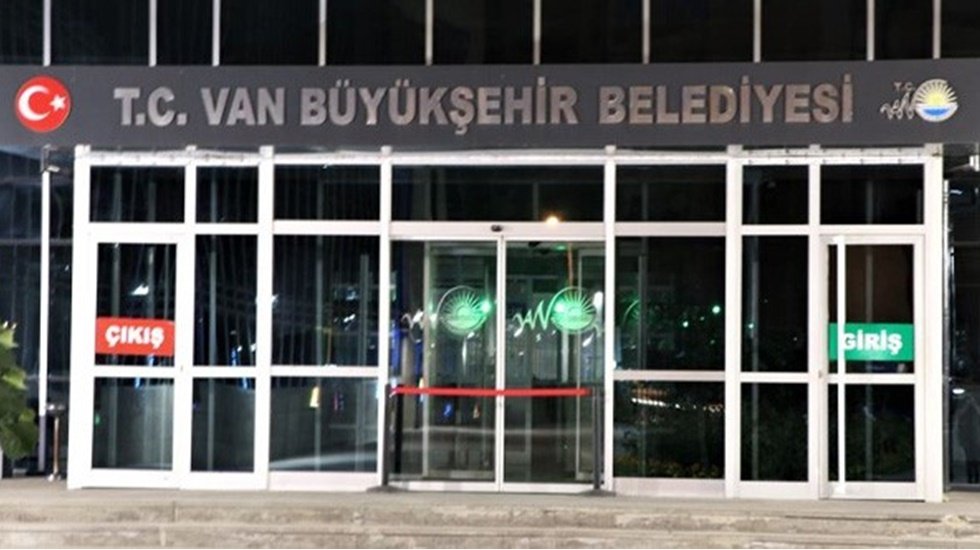 Erdoğan&rsquo;ın yerel se&ccedil;im sonu&ccedil;larına saygı g&ouml;stereceğini belirtmesinden hemen sonra Kayyum gecikmedi