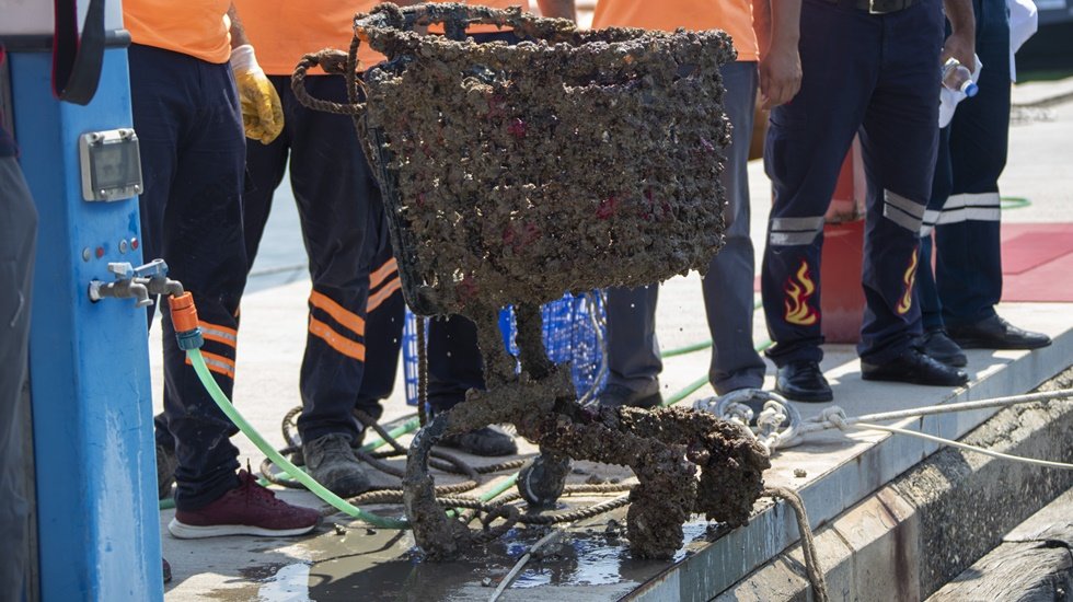 Mavi Bayraklı Marinasından &ccedil;ıkan &ccedil;&ouml;pler şaşırttı
