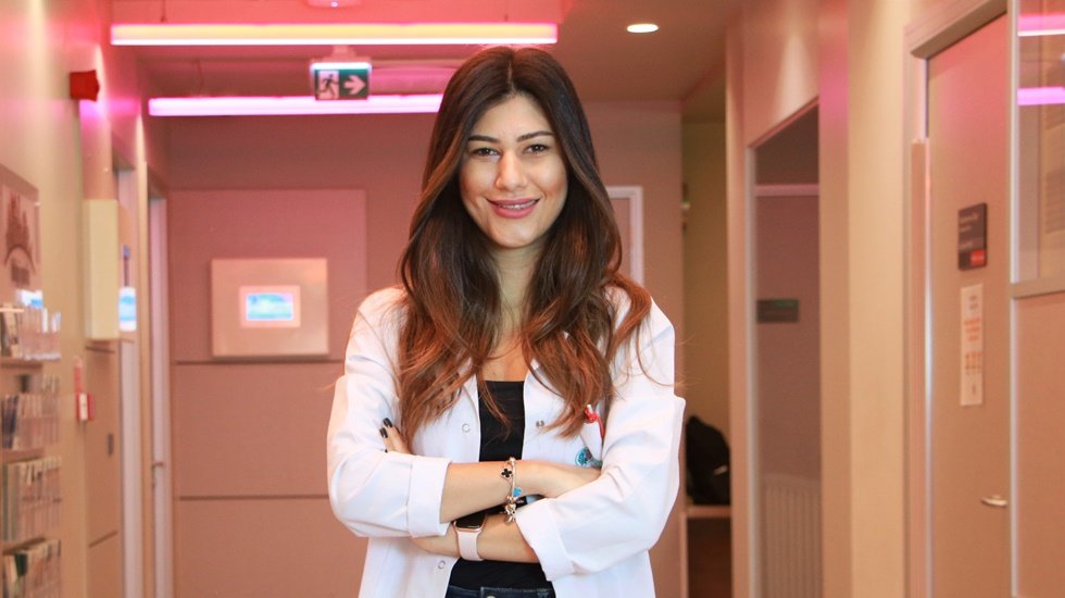 Sürekli şikayet etme özgüven eksikliği yada hatalarını kapatmaya yönelik olabilir