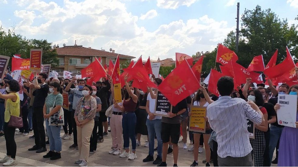 TKP: "İş&ccedil;i sınıfı g&uuml;&ccedil;l&uuml;d&uuml;r, saraylar yıkar, diktat&ouml;rler devirir"