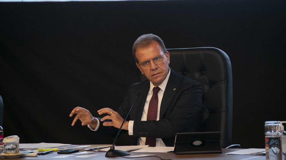 Vahap Se&ccedil;er: D&ouml;ns&uuml;n bir aynaya baksın