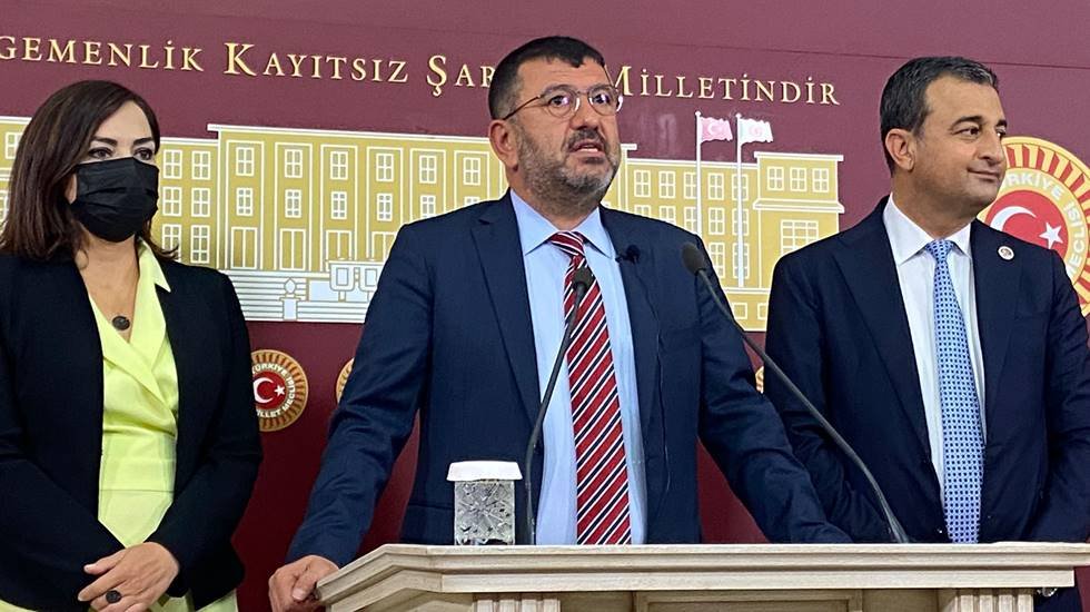 Ağbaba: "Devlet yancı olmuş! Vatandaş 4 dublenin 1&rsquo;ini kendisi i&ccedil;iyor, &uuml;&ccedil;&uuml;n&uuml; devlete ısmarlıyor"