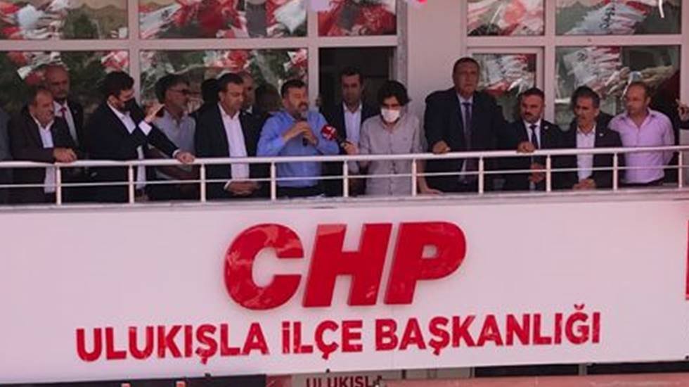 Ağbaba: "Madem HDP k&ouml;t&uuml;yd&uuml; Dolmabah&ccedil;e&rsquo;de niye g&ouml;r&uuml;şt&uuml;n?"