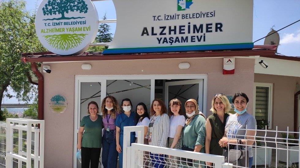 İzmit Belediyesi Alzheimer Yaşam Evi hasta yakınlarını da unutmuyor