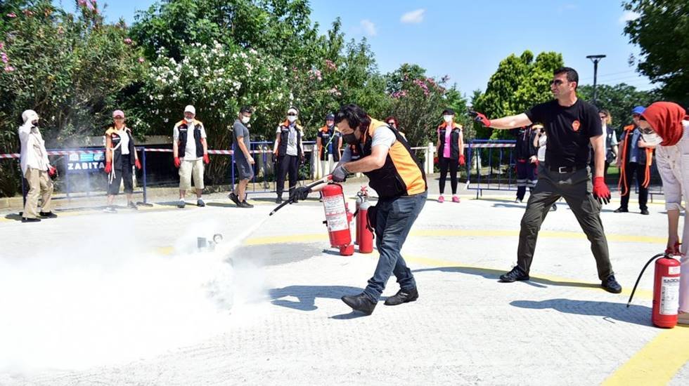 Beşiktaş Belediyesinden gönüllü yurttaşlara 'Arama Kurtarma ve Yangın' eğitimi…