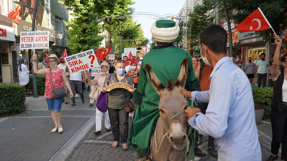 B&ouml;yle tepki g&ouml;r&uuml;lmedi: &ldquo;Ya tutarsa&rdquo; deyip &ccedil;evre yolu ve dere ıslahı i&ccedil;in dereye maya &ccedil;aldılar