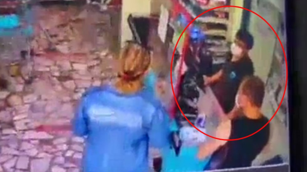 Bu da oldu! 'Kadın pedi' dedi diye darbedildi