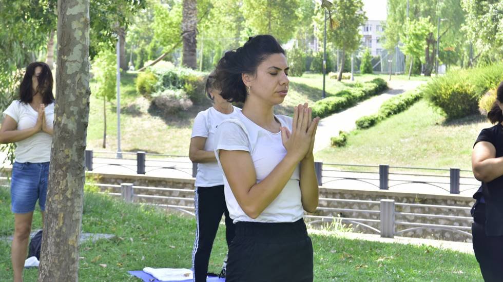 Bu ilçede kadınlar yoga ile zinde kalıyor