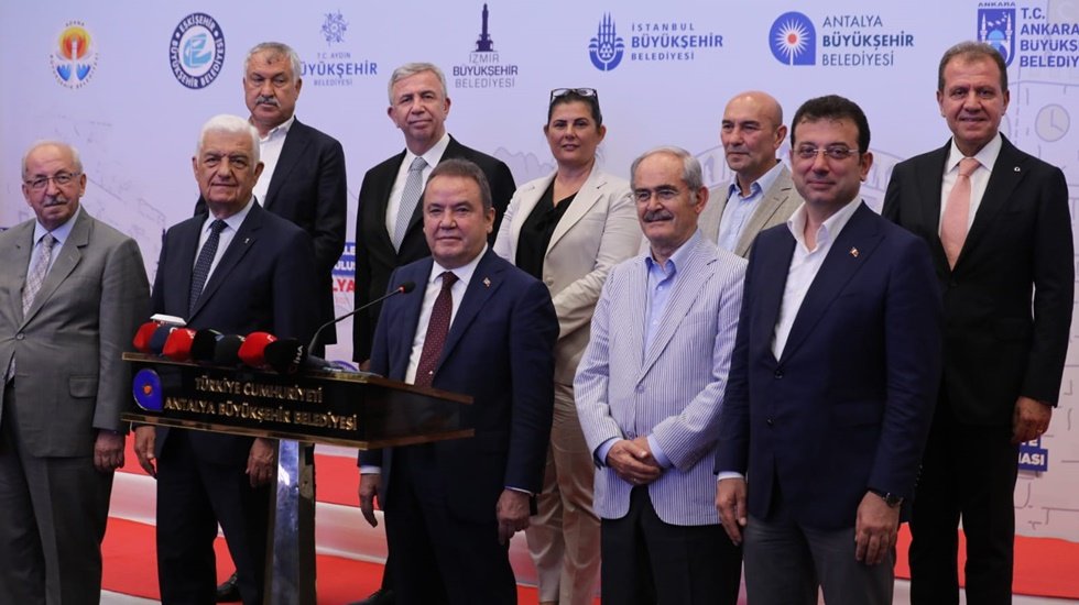 On Bir B&uuml;y&uuml;kşehir Belediye Başkanı: "Teşvik kanunu belediye gelirlerine el koyma anlamı taşıyor"