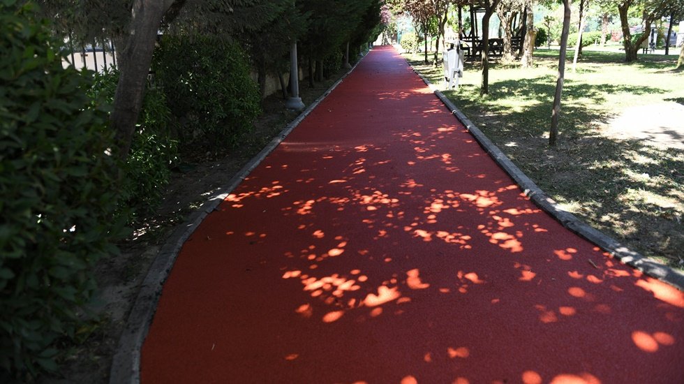 Gazi Osmanpaşa Parkı’ndaki yürüyüş yolu ve basketbol sahası yenilendi