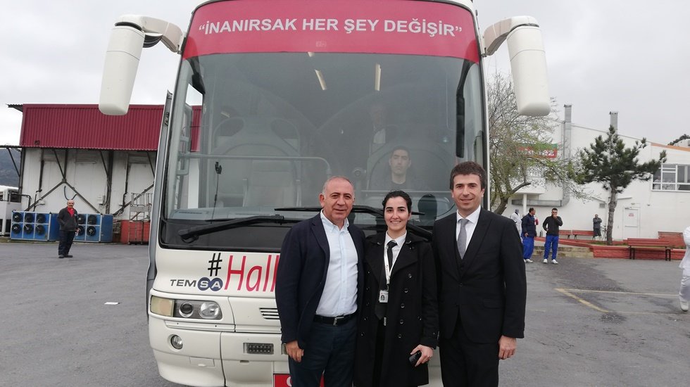 G&uuml;rsel Tekin&rsquo;in &lsquo;Halkın Otob&uuml;s&uuml;&rsquo; ile 86 bin km. yol yaptı