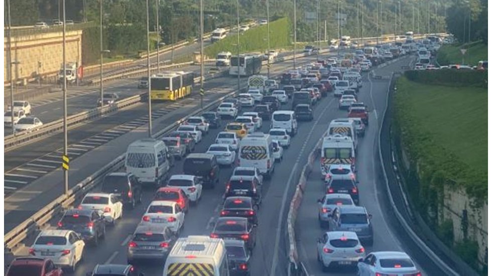 İstanbul'da trafik çıldırtıyor!