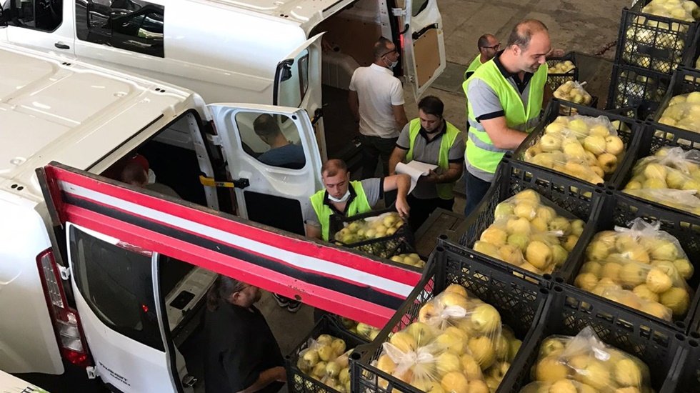 İzmir B&uuml;y&uuml;kşehir'den hem &uuml;reticiye hem de ihtiya&ccedil; sahiplerine destek