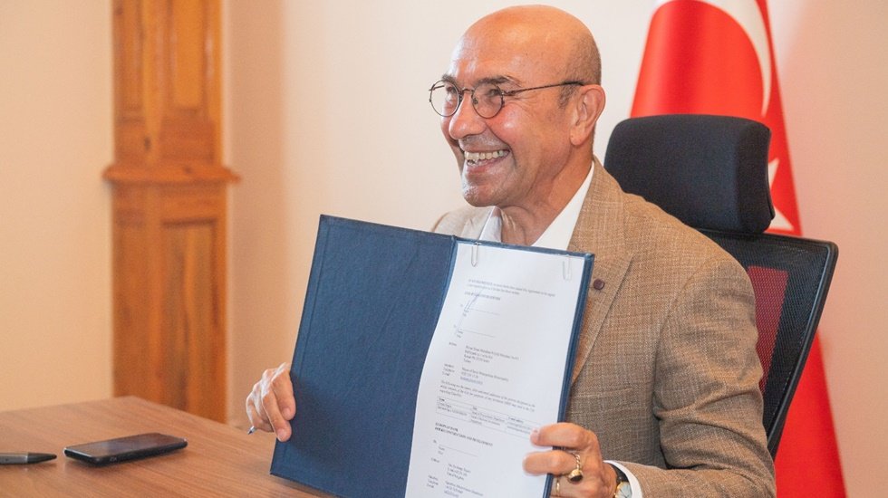 İzmir tarihinin en b&uuml;y&uuml;k yatırımı i&ccedil;in ilk kredi s&ouml;zleşmesi imzalandı