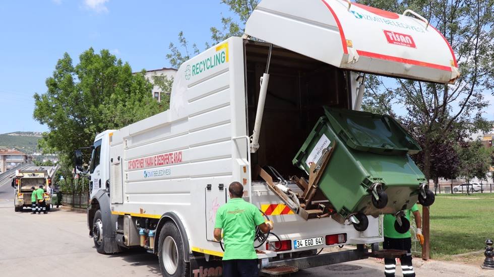 İzmit&rsquo;te &ccedil;&ouml;p konteynerleri pırıl pırıl olacak