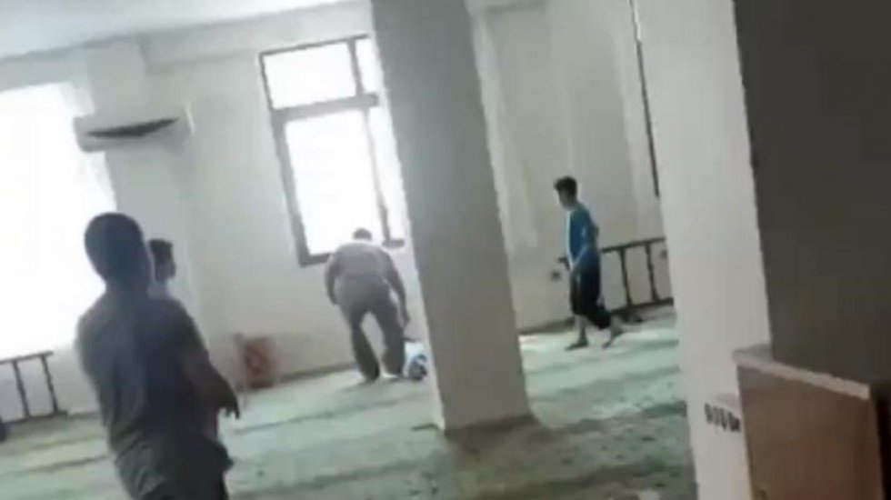 Kuran kursuna giden &ccedil;ocuğa Cami imamından dayak