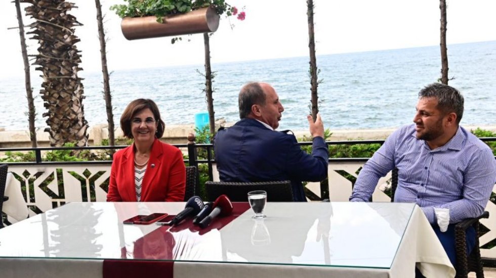Muharrem İnce sırtı d&ouml;n&uuml;k basın a&ccedil;ıklaması yaptı! İşte nedeni...