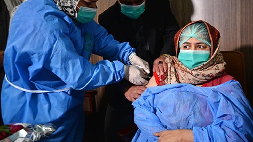 Pakistan'da aşı olmayanlara seyahat yasağı