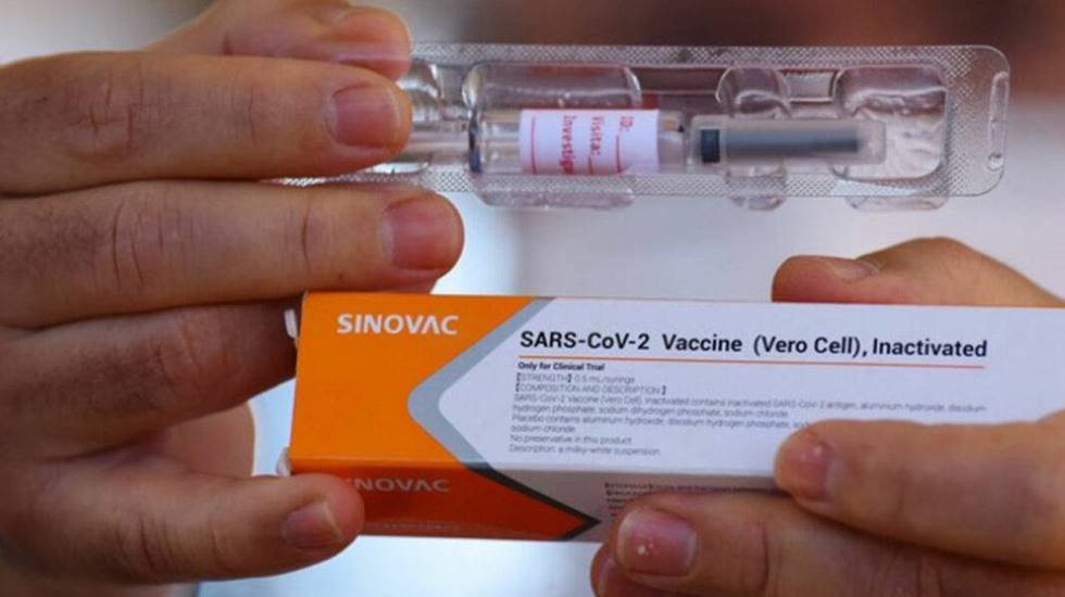 Sadece iki doz Sinovac aşısı olanlar artık aşısız sayılıyor'