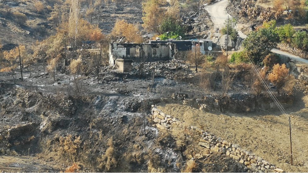 Vatandaşın elinde ne evi ne ağılı ne de hayvanına yedirecek otluk alan kaldı”