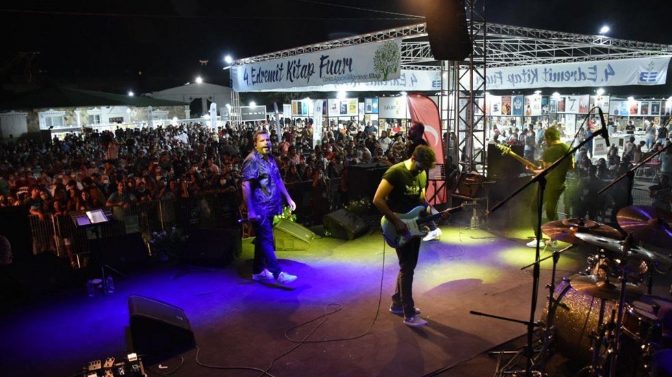 4. Edremit Kitap Fuarı&rsquo;na 100 bin kişi katıldı