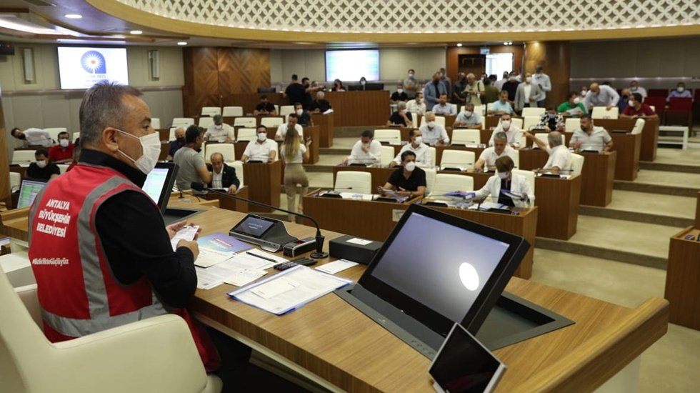 Antalya B&uuml;y&uuml;kşehir Meclisi yangınları g&ouml;r&uuml;şmek i&ccedil;in olağan&uuml;st&uuml; toplandı