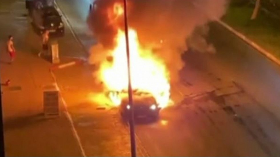 &lsquo;Ara&ccedil;lar seyir halinde yanarken iktidar seyrediyor&rsquo;