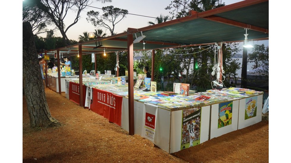 Ayvalık 1.Yaz Kitap Fuarı A&ccedil;ıldı