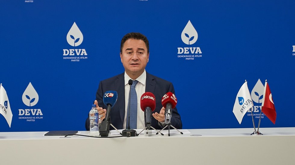 Babacan: &ldquo;Belediyelere afet tehlikesi ve risk haritaları hazırlama sorumluluğu getireceğiz&rdquo;