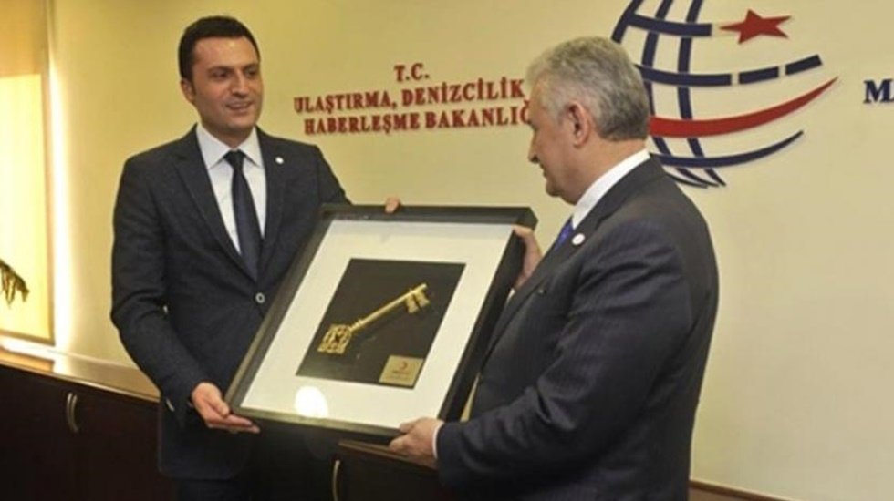 Binali Yıldırım'ın kardeşi duyurdu: &ldquo;Kızılay &lsquo;gizlice' kongreye g&ouml;t&uuml;r&uuml;l&uuml;yor&rdquo;