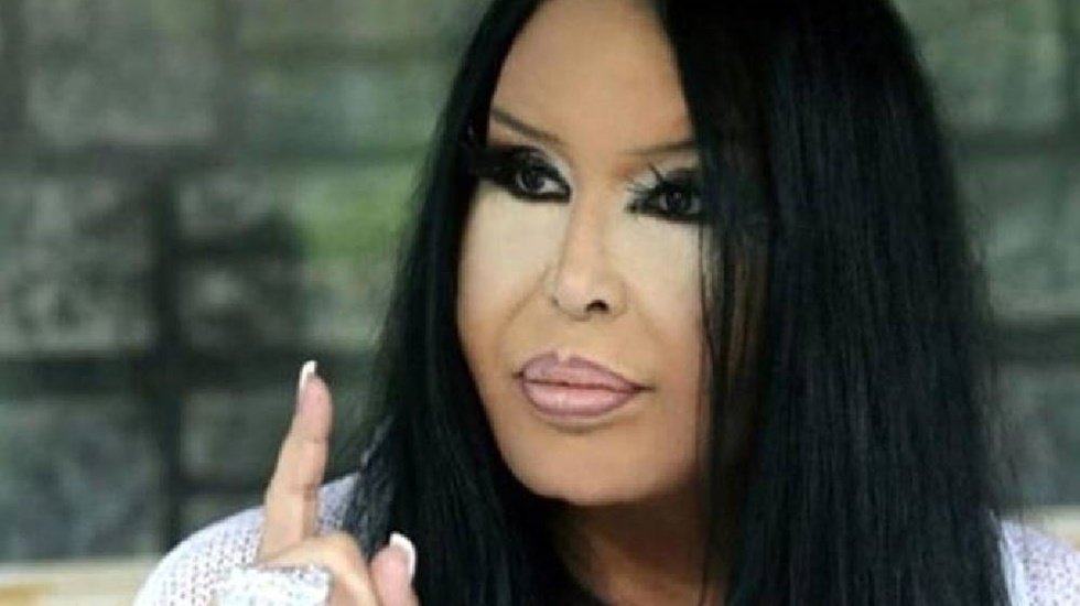 B&uuml;lent Ersoy'un ekibinin PCR testi sahte &ccedil;ıktı. Havalimanında beklemeye alındı
