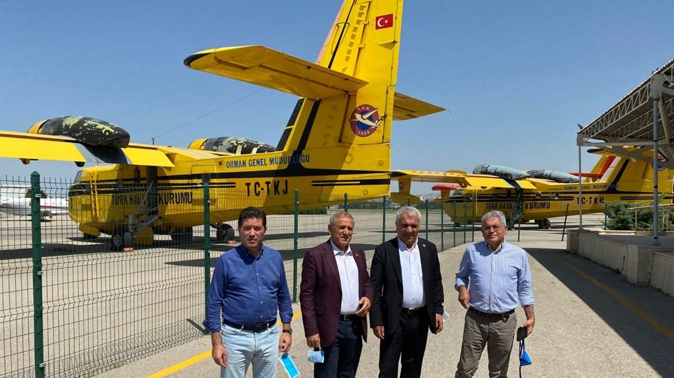 THK'nin yangın s&ouml;nd&uuml;rme u&ccedil;akları g&ouml;ky&uuml;z&uuml;ne d&ouml;n&uuml;yor