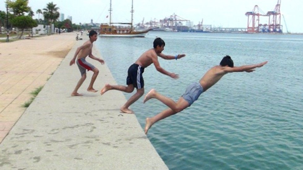 Denize atlarken yaşamınızı tehlikeye atacak riskli hareketlerden kaçının!