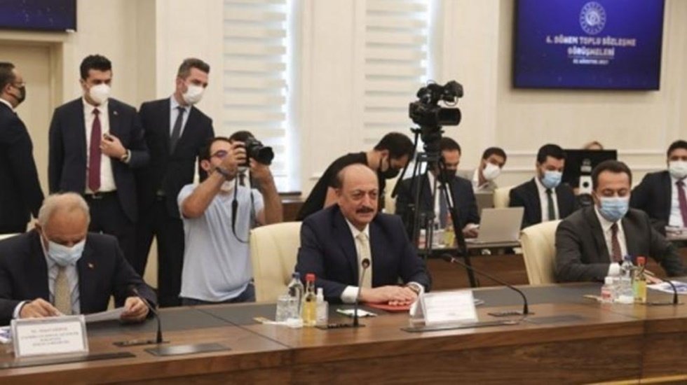 Eğitim İş: &ldquo;Emek&ccedil;ileri masada sattılar&rdquo;