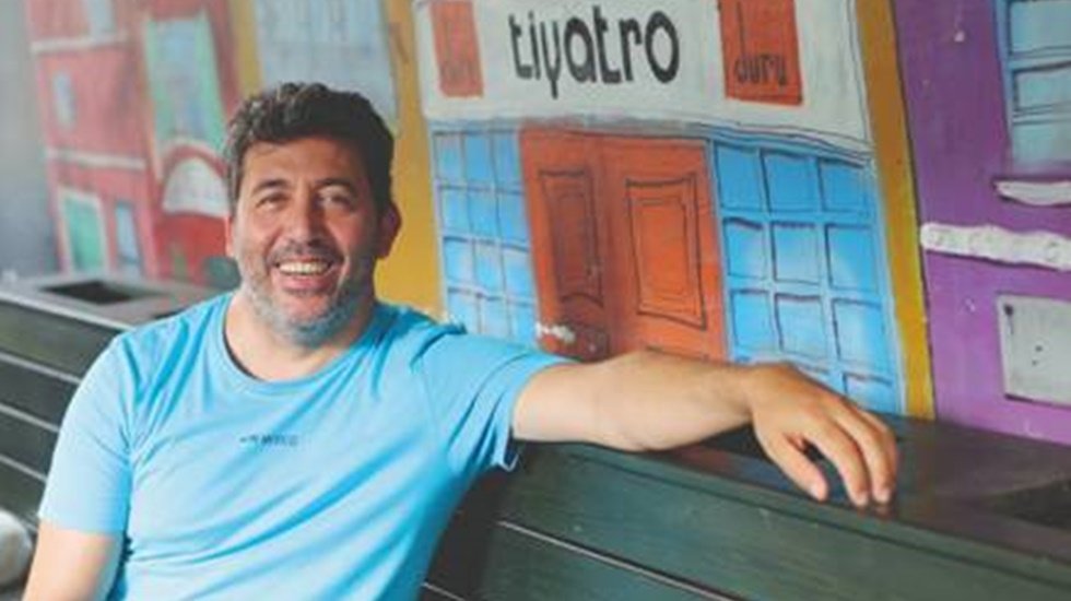 Emre Kınay: &ldquo;Bir pandemilik canı varmış tiyatronun&hellip;&rdquo;