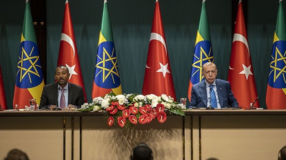 Etiyopya Başbakanı Abiy Ahmed'in Atat&uuml;rk'&uuml; &ouml;vmesi &ccedil;evirmenin sans&uuml;r&uuml;ne takıldı...