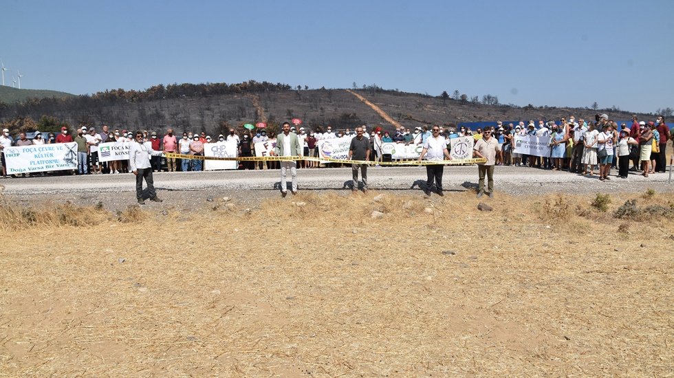 Fo&ccedil;alılar c&uuml;ruf depolama alanına ve yangınlara tepki g&ouml;sterdi