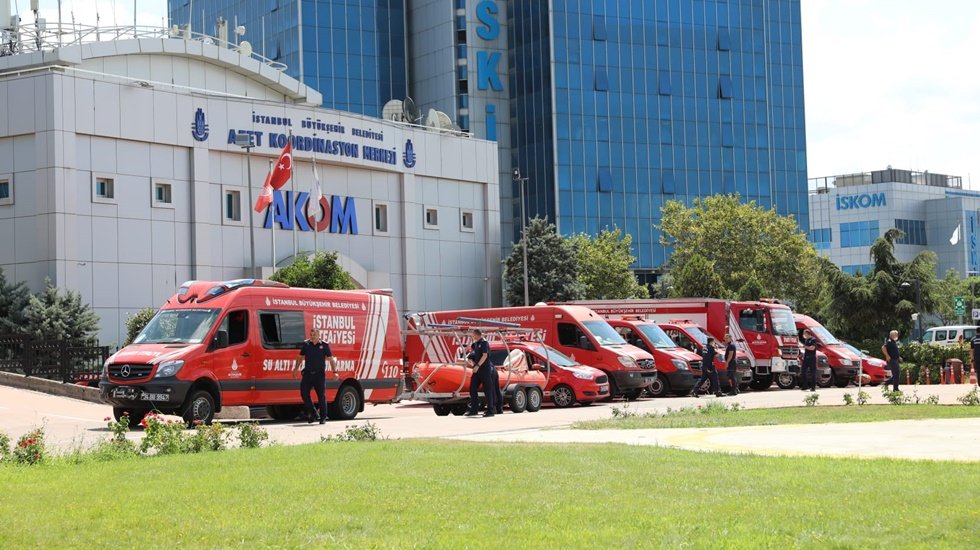 İBB destek ekipleri sel falaketi yaşayan bölgeye hareket etti