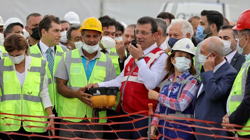 İmamoğlu 18 kilometrelik yeni metro inşaatına ilk harcı döktü