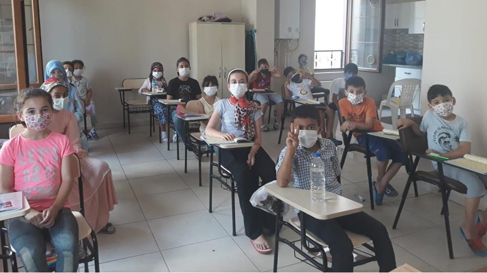 Okula giden &ccedil;ocuğunuzu koronavir&uuml;sten koruyacak altın kurallar