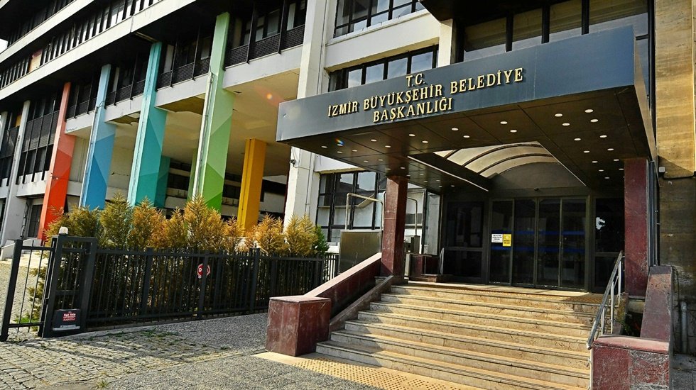 İzmir B&uuml;y&uuml;kşehir belediyesi ana hizmet binası g&uuml;&ccedil;lendirmeye uygun &ccedil;ıkmadı