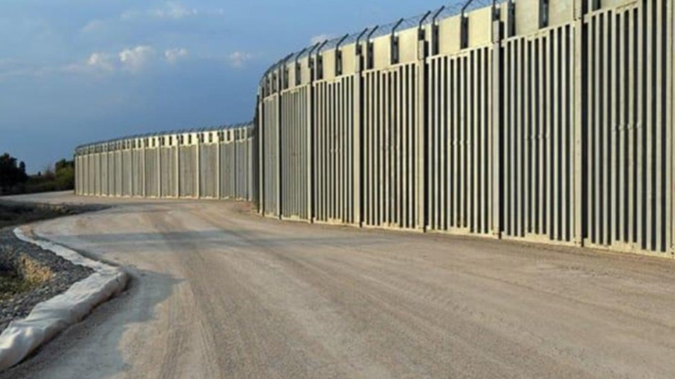 Komşu, Türkiye sınırına 40 kilometrelik çelikten duvar ördü