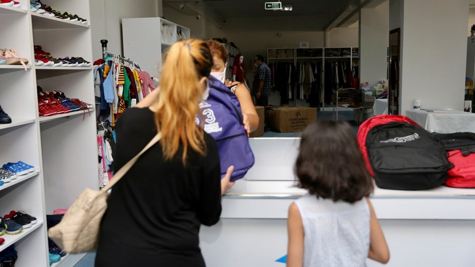 Küçükçekmece Belediyesi’nden binlerce öğrenciye kırtasiye desteği