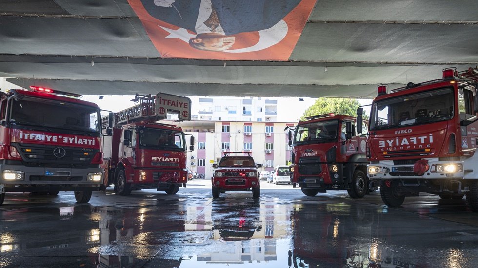 Mersin&rsquo;den yangınla m&uuml;cadele eden Muğla ve Antalya&rsquo;ya destek