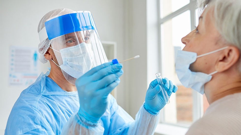 Bug&uuml;nden itibaren &uuml;lkeye girişlerde PCR testi zorunluluğu kaldırıldı
