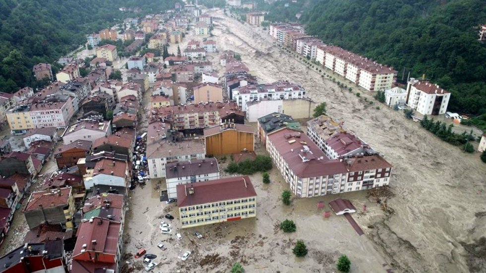 Sel felaketinde &ouml;lenlerin sayısı 27'ye y&uuml;kseldi